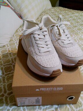 PROJECT CLOUD SNEAKERS WORN ONCE GREAT CONDITION SIZE 7